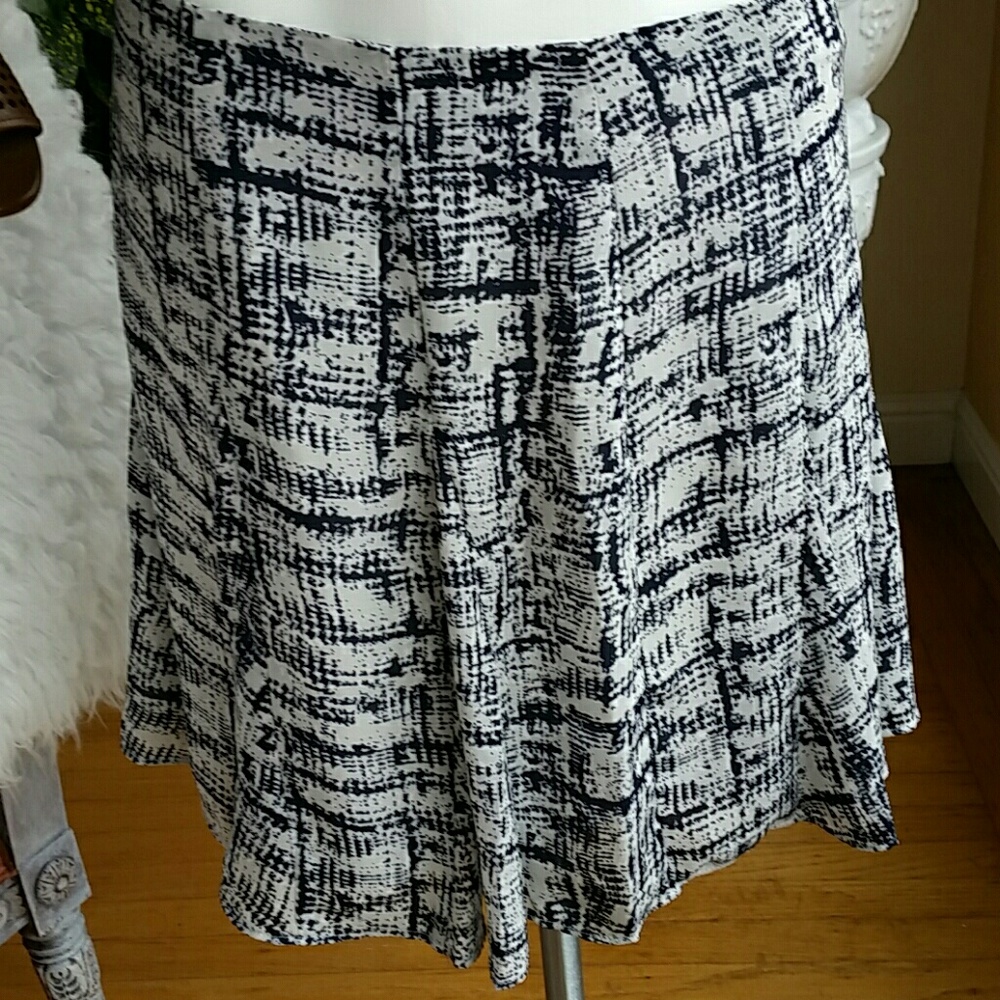 Banana Republic skirt size 4 - Picture 2 of 8